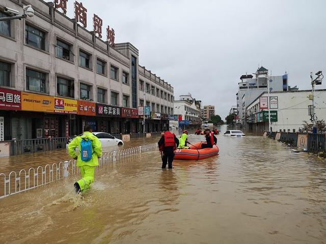 警惕！中国气象局连发三个预警，多地有大暴雨(图1)